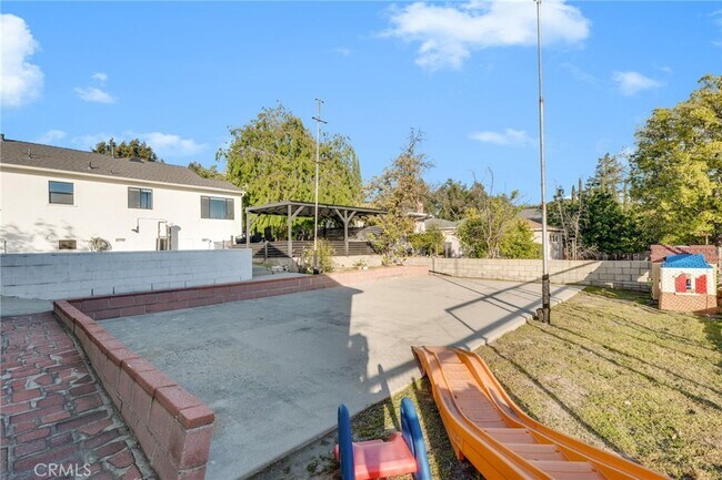 Building Photo - 2712 Henrietta Ave
