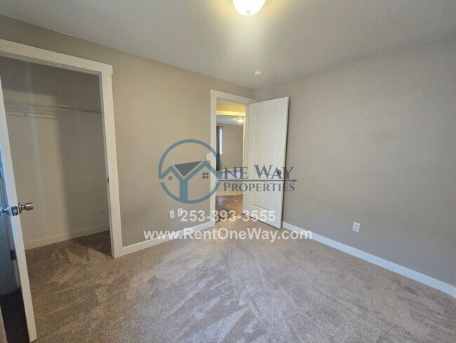 Building Photo - 1120 S 90th St Ct