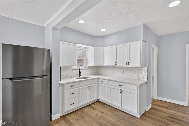 Building Photo - 231 E 210th St