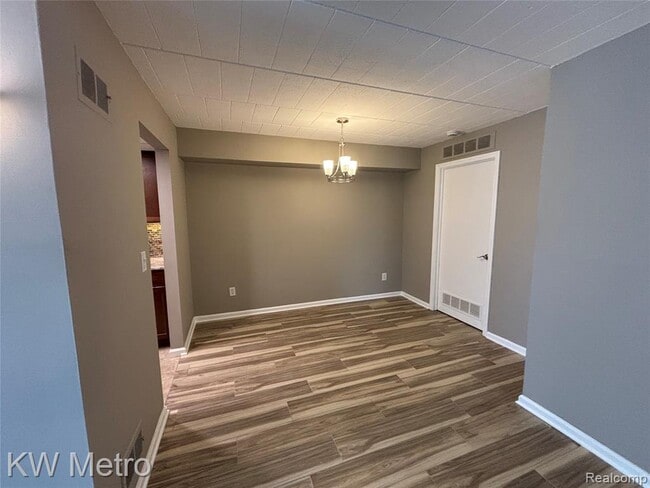 Building Photo - 18236 University Park Dr