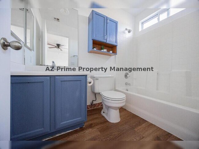 Building Photo - 10864 W Devonshire Ave