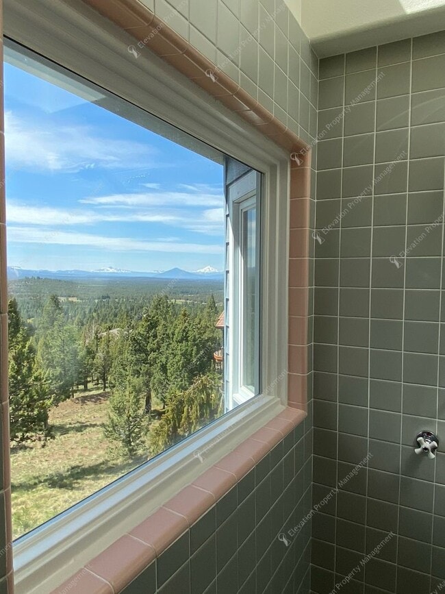 Building Photo - Luxury Living with Unmatched Cascade Views...