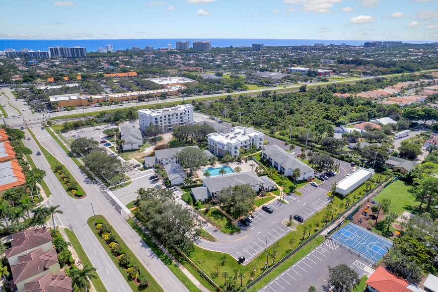Building Photo - Boca Villas