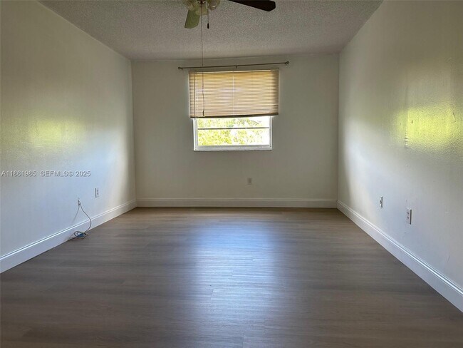 Building Photo - 1801 NE 140th St