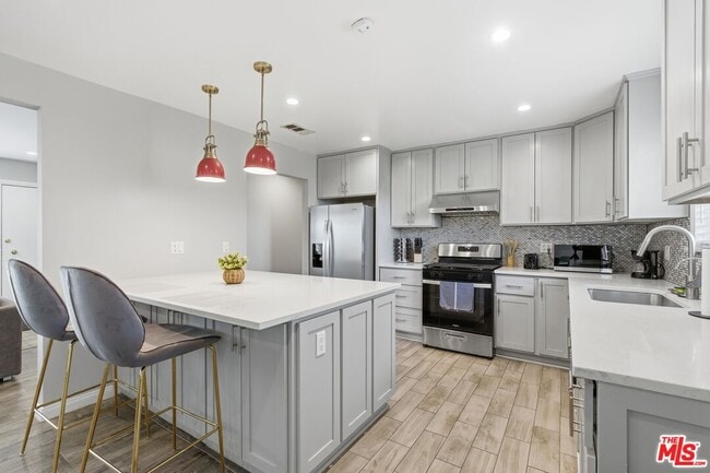 Building Photo - 2975 W Ave 33