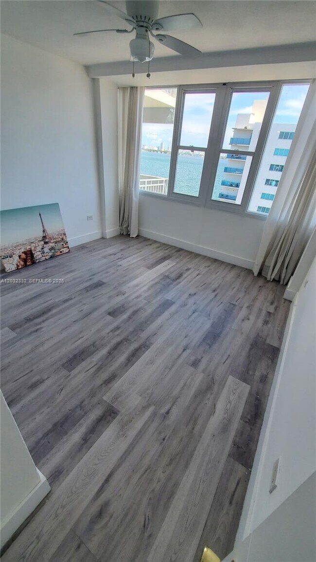 Building Photo - 7545 E Treasure Dr