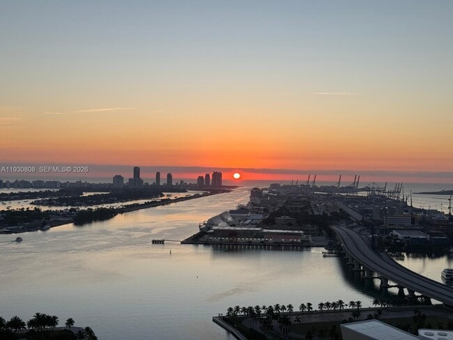 Building Photo - 900 Biscayne Blvd