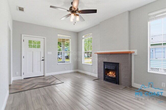 Building Photo - 4319 Lewis St