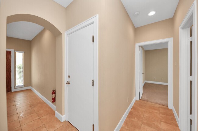 Building Photo - 3703 Main Plaza Dr