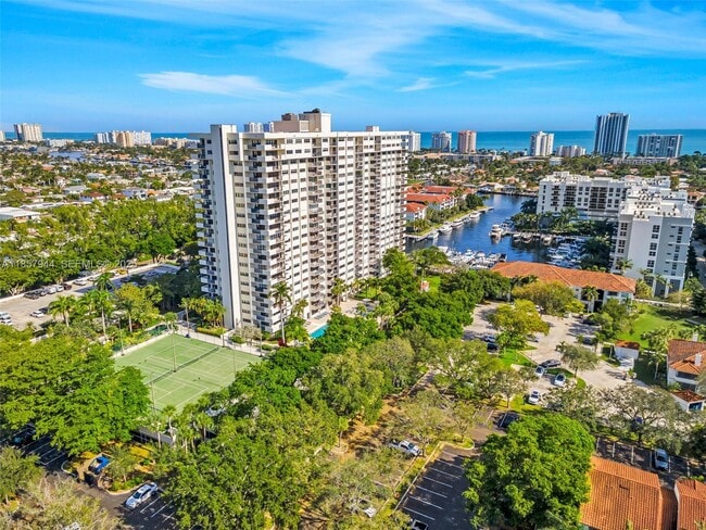 Building Photo - 3200 Port Royale Dr N