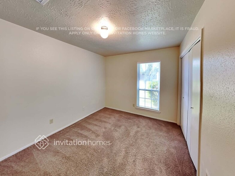 Building Photo - 9812 Robin St