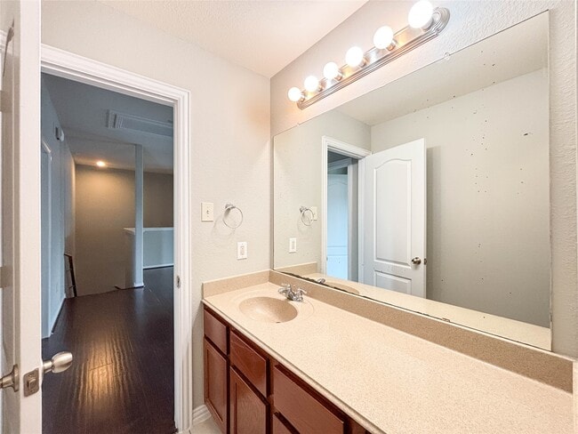 Building Photo - 1323 Maple Ace Dr