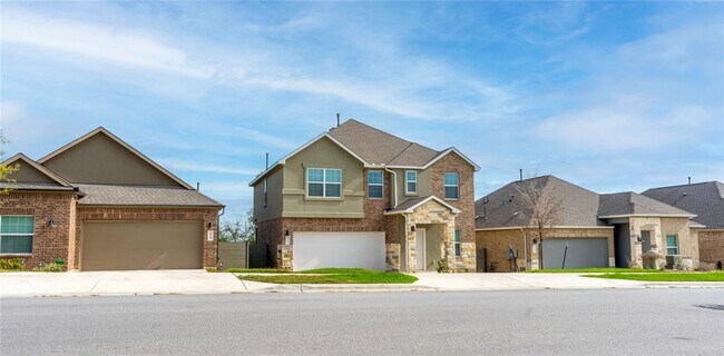 Building Photo - 913 Legends Ln