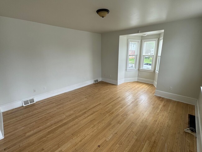 Building Photo - Lovely 5BD/2.5BA Twin in Downingtown Borough!