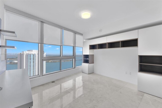 Building Photo - 465 Brickell Ave
