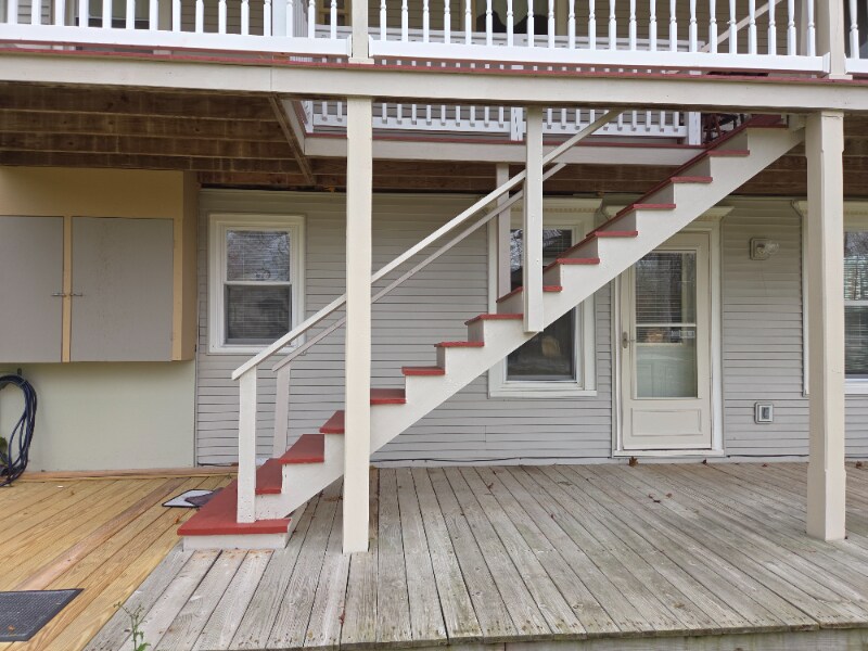 Building Photo - 210 E Pine St