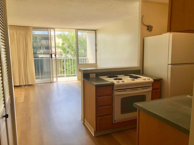 Building Photo - Citron Villa, 1 bdrm, 1 bath, 1 covered pk...