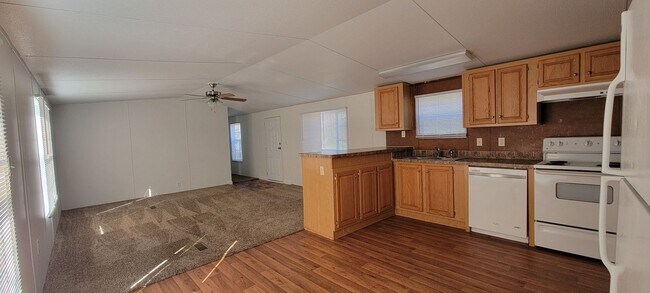 Building Photo - Ready to Move in