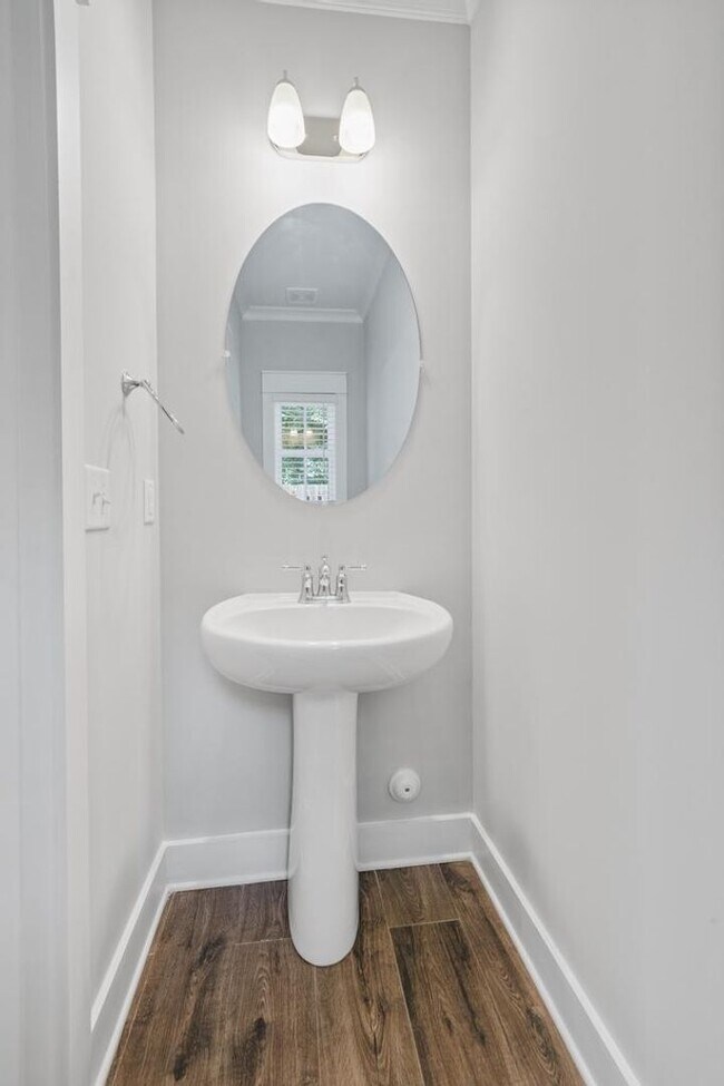 Building Photo - 2 bedroom with bonus space in Cahaba Heights!