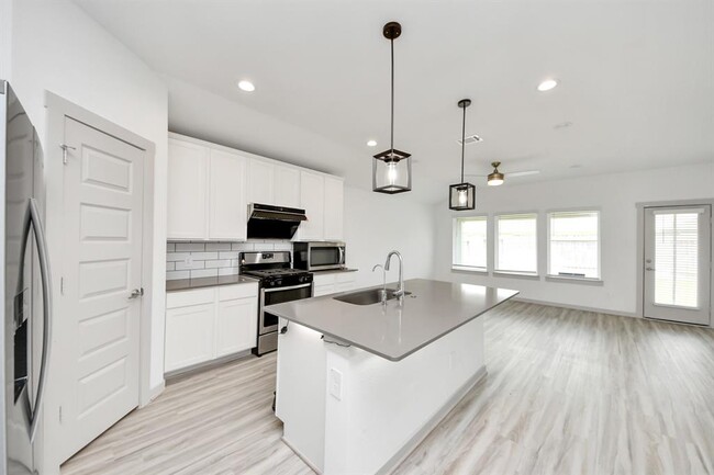 Building Photo - 7007 Fleetwood Crescent Wy