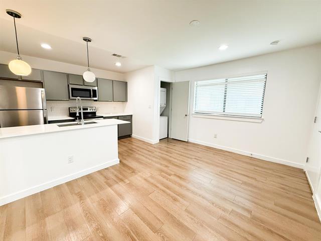 Building Photo - 4526 Munger Ave