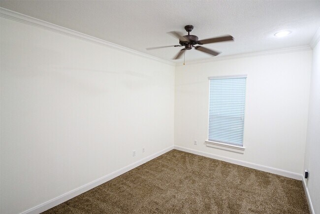 Building Photo - 6116 1/2 Hamman St
