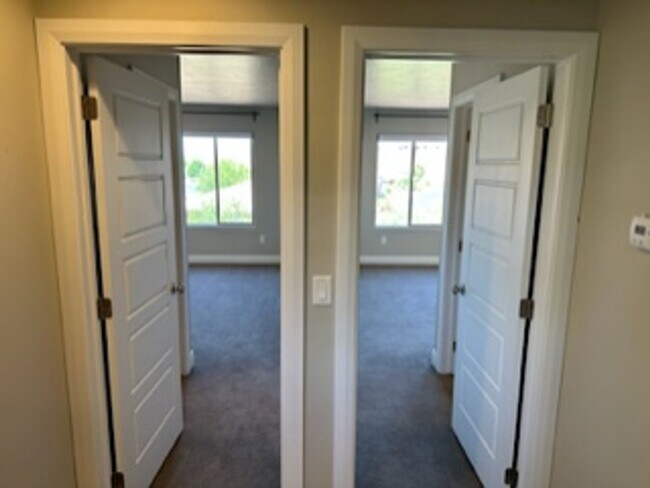 Building Photo - 4 Bedroom Condo With a Community Pool and ...