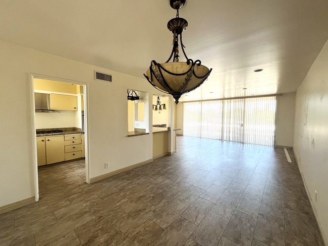 Building Photo - Available Now! 2 Bedroom, 2 Bathroom Riverside Penthouse with Views!