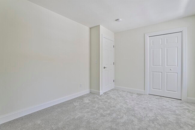 Building Photo - 22 Reeds Ferry Way