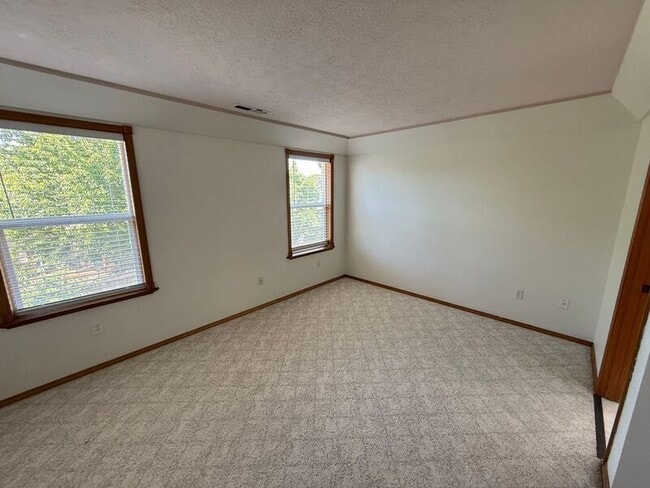 Building Photo - 757 Sphinx Ct NE
