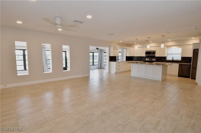 Building Photo - 3461 Lakeview Dr