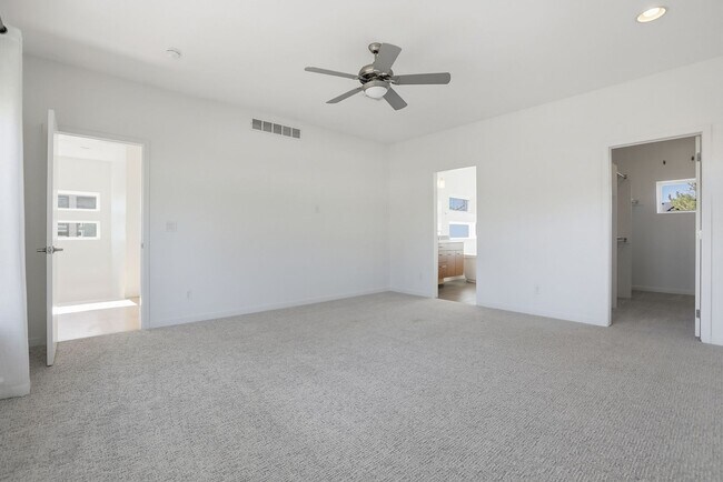 Building Photo - 4 blocks to Sloans Lake! immaculate home with large yard and garage