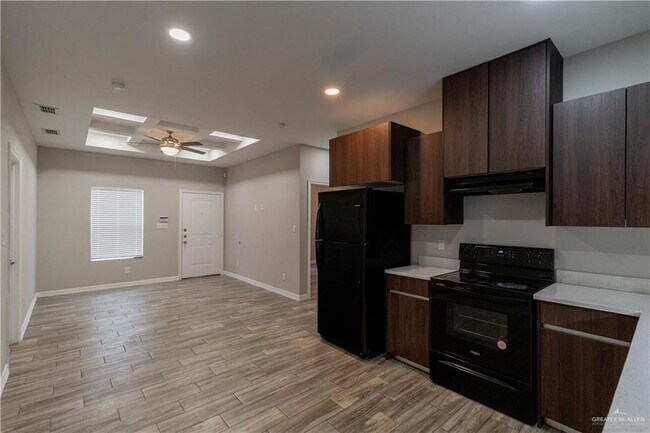 Building Photo - 21 W Kohala Ave