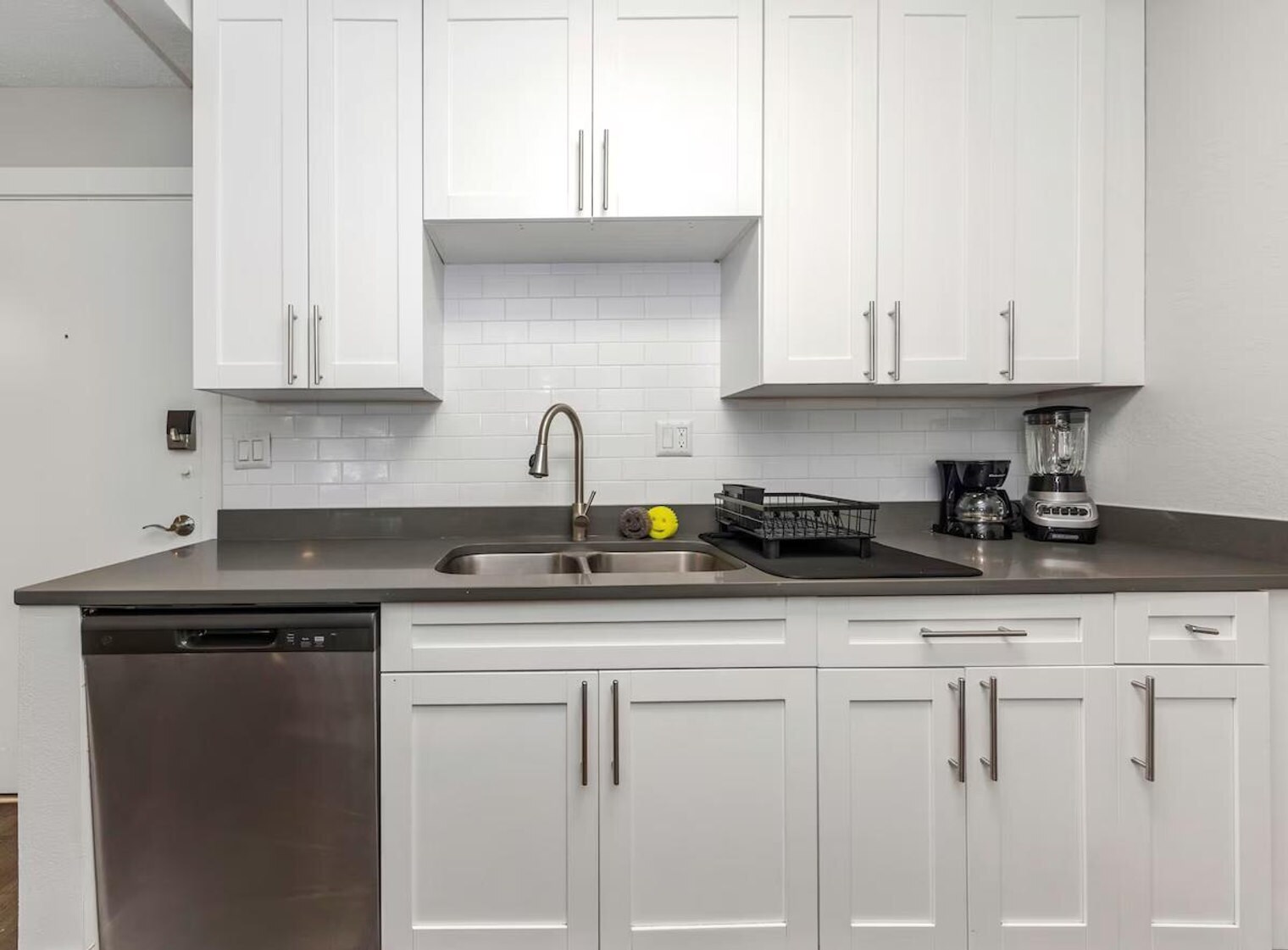 Building Photo - 4404 W Kennedy Blvd