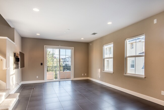 Building Photo - 465 Magritte Way