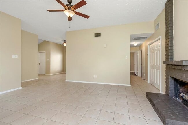 Building Photo - 6903 Foxmont Ln
