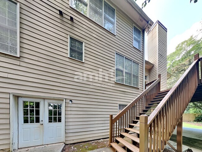 Building Photo - 956 Chippewa Oak Dr