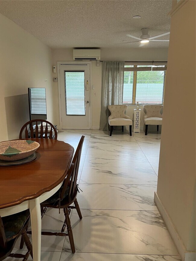 Building Photo - 900 SW 10th Terrace