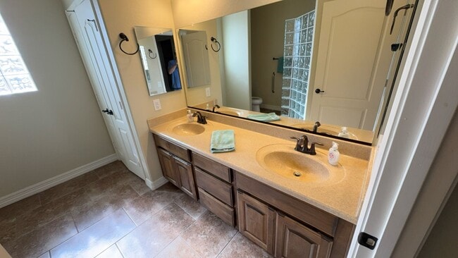 Building Photo - Sunland Springs Village