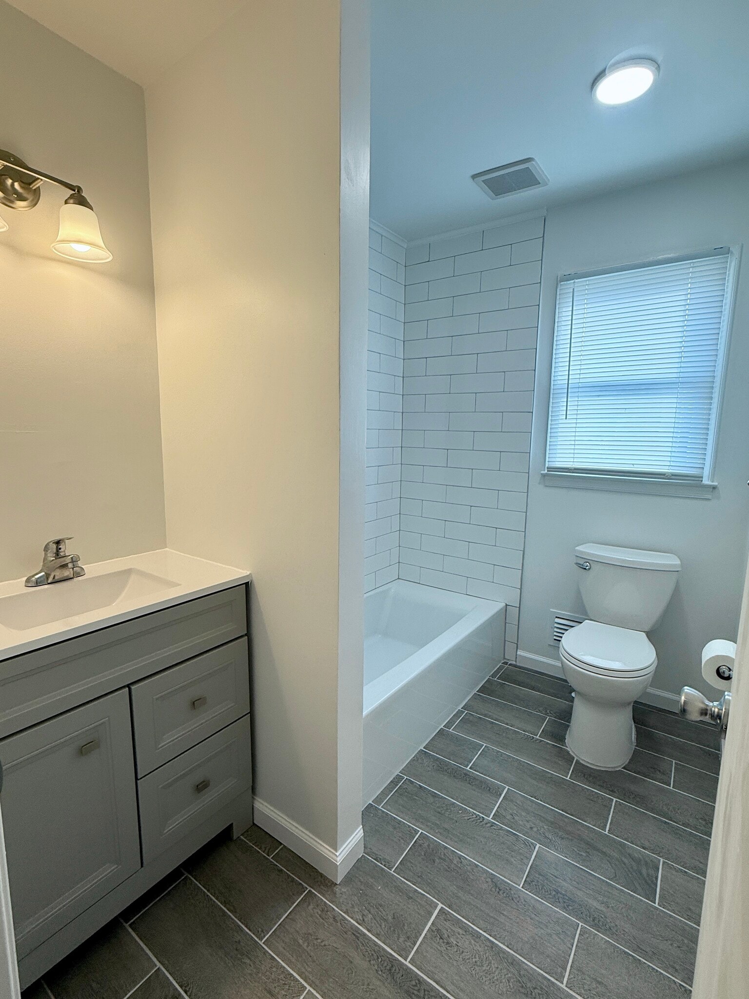 Bathroom - 285 S Lincoln Ave