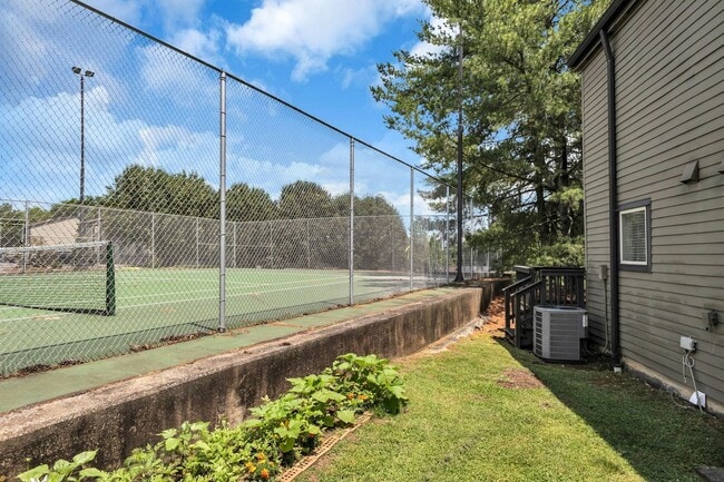 Building Photo - Beautiful Green Hills Townhome With Garage
