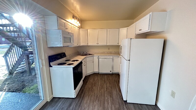 Building Photo - 807 Rainbow Dr