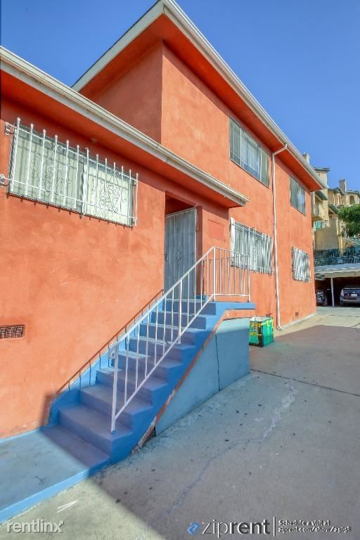 Building Photo - 2 br, 1 bath Triplex - 2218 Lincoln Park A...