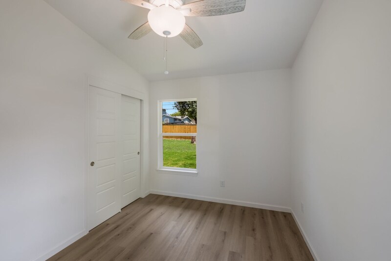 Building Photo - 523 Gilbert Ln