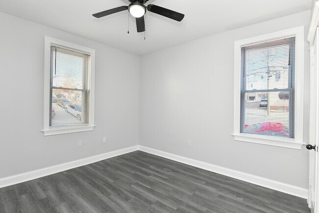 Building Photo - 540 61st St