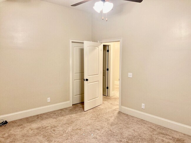 Building Photo - 8758 Crenshaw Dr