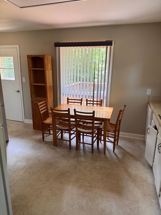 Building Photo - 4 Bedroom || 2 Bathroom Single Family Home