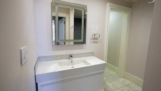 Building Photo - 214 Commonwealth Ave