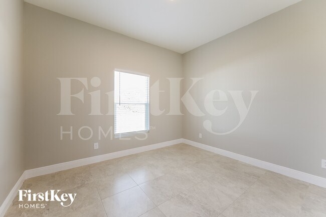 Building Photo - 3757 NE 14th Ave