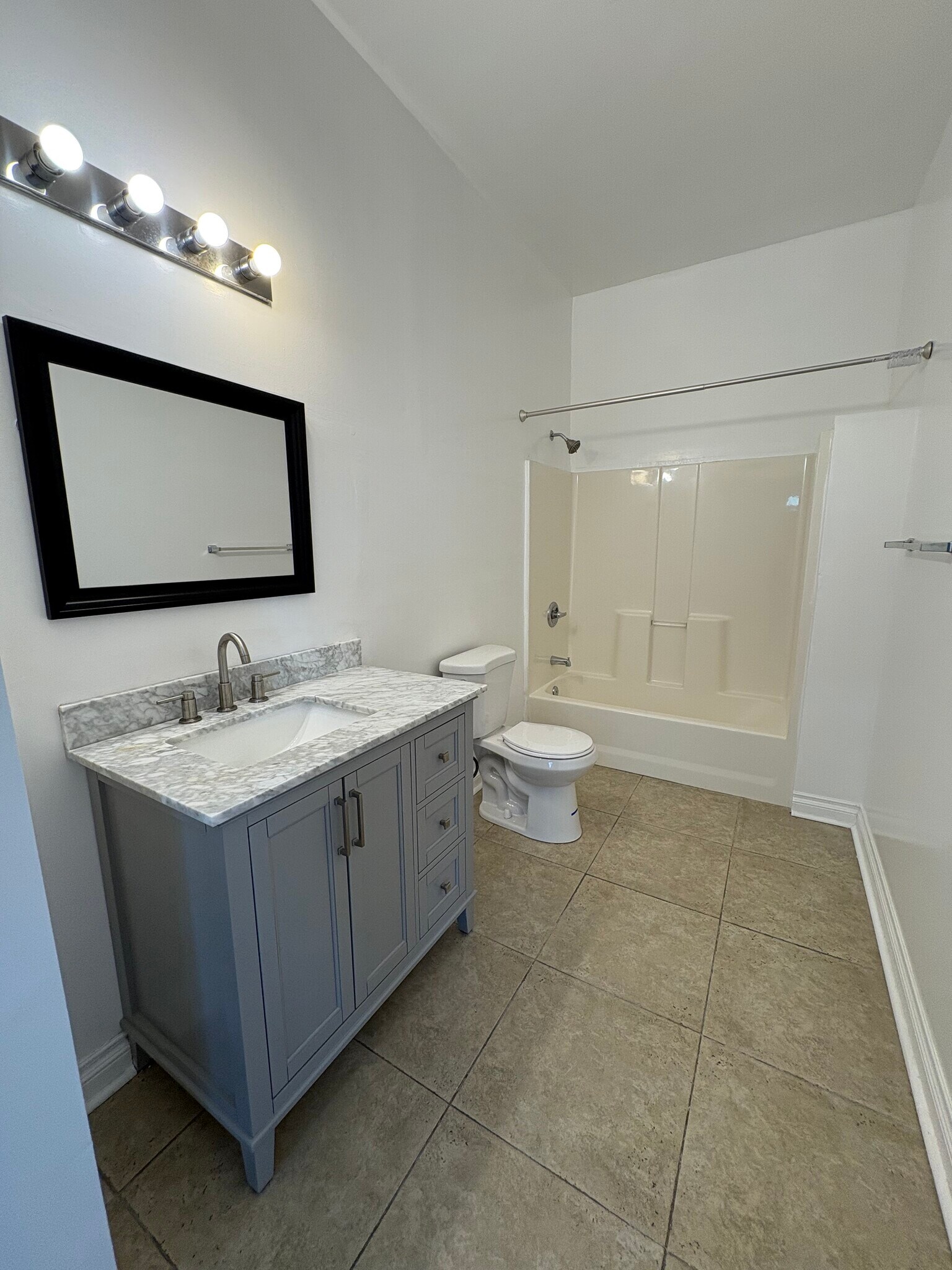 Building Photo - 1402 San Remo Dr